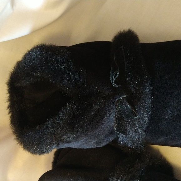 NWOT Isotoner black faux fur slippers Sz L (8-9) - Picture 4 of 6